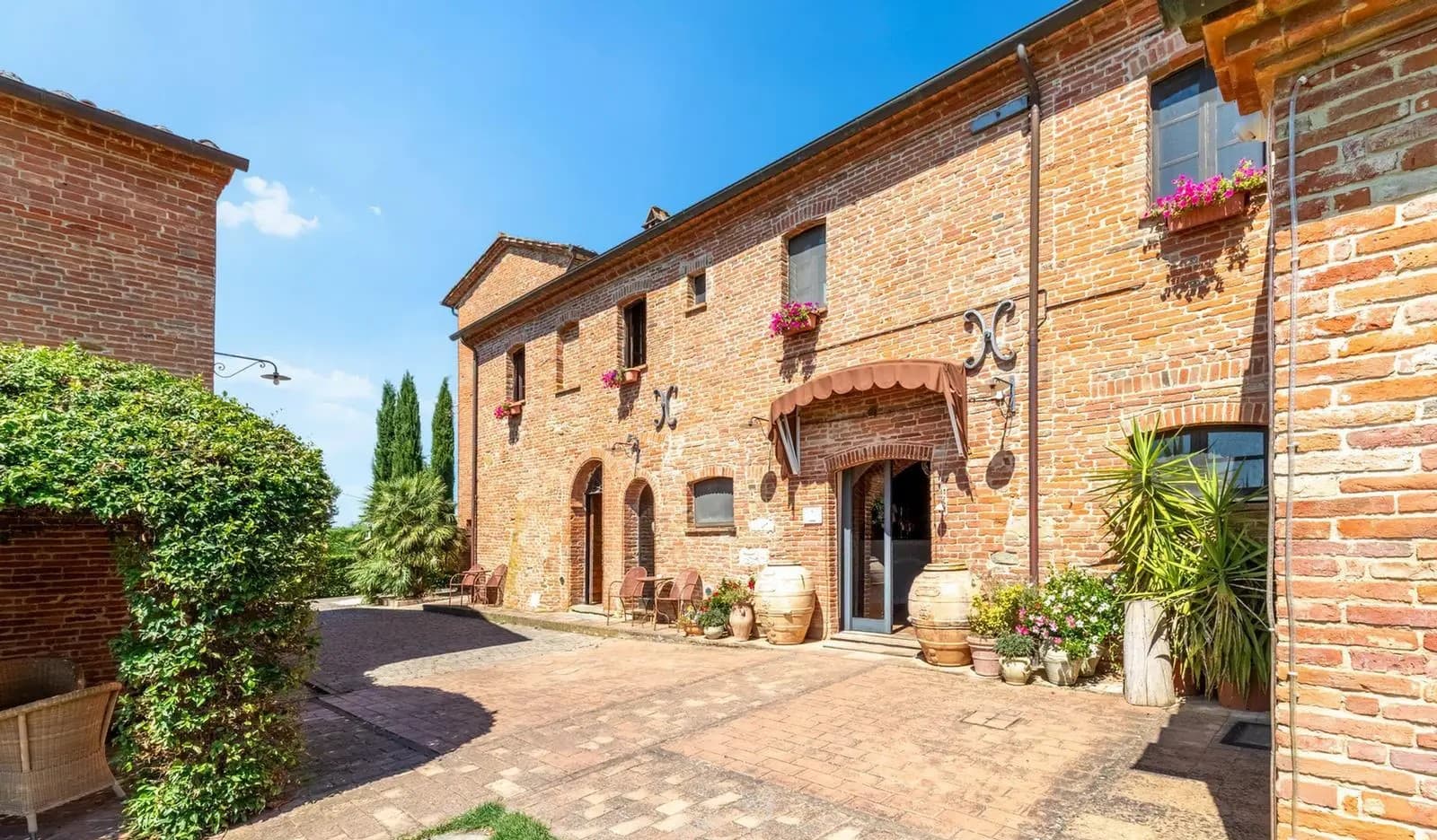 Envie de vacances dans un ancien couvent mais doté de tout le confort ? Venez à Le Torri di Porsenna
