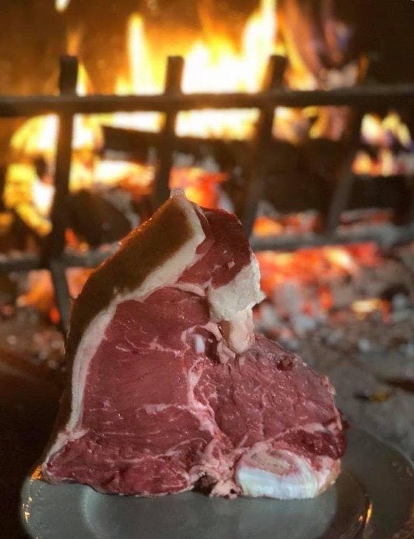 Sala ristorante elegante, cucina umbra, Torri di Porsenna
