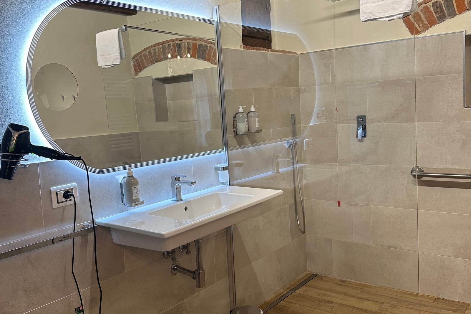 Camera gallery, Torri di Porsenna Umbria 3