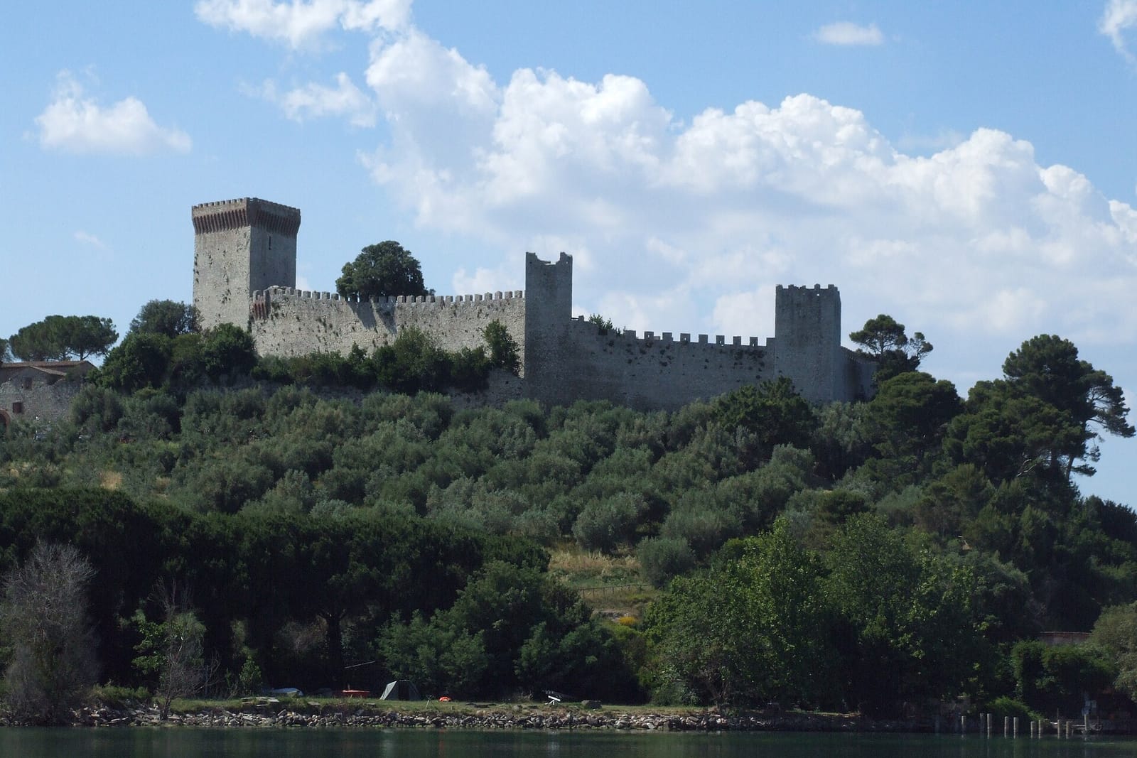 The walls and towers of the Rocca del Leone at Castiglione del Lago, seen from outside